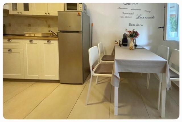 Apartman Sorgo Apartment Замбратия Екстериор снимка